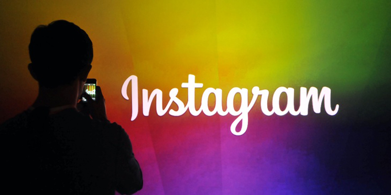 Should You Put Instagram Hashtags in the Caption, or in the Comments?